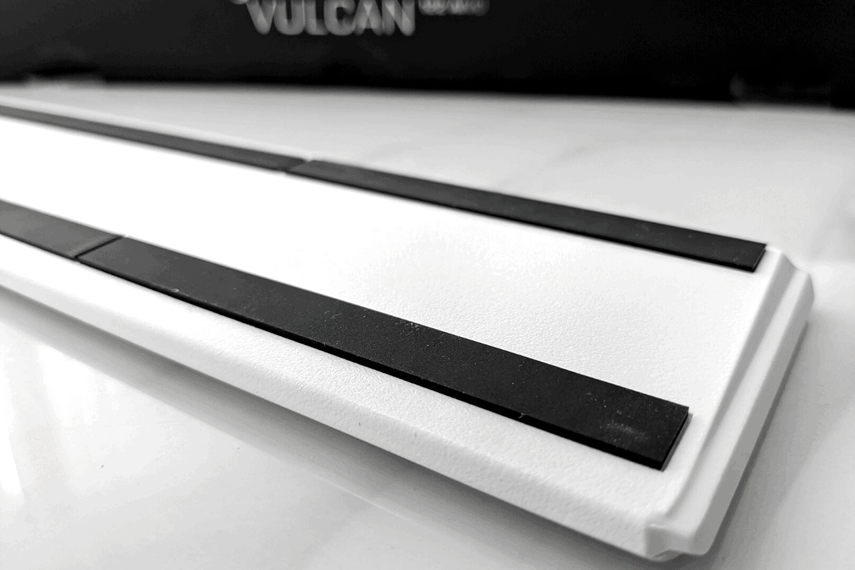 冰豹 ROCCAT Vulcan 122 Aimo 鍵盤手托